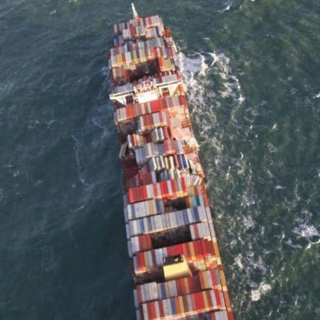 Una vista aérea del barco de carga MSC Zoe.